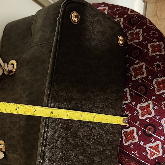 Michael Kors Monogram Tote - Picture 15 of 16